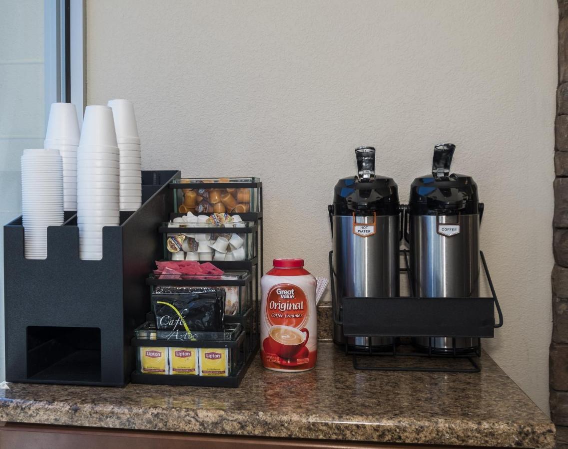 Red Roof Inn & Suites Brunswick I-95 Dış mekan fotoğraf